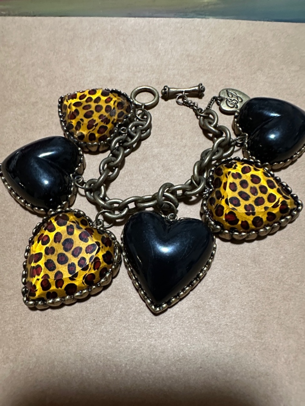 Betsey Johnson Black and Yellow Leopard Heart Charm Bracelet - Toggle Chain - Picture 2 of 3